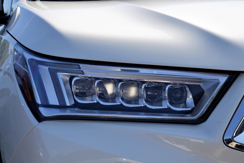 moto-SPERACEDES-min_acura-headlamp-2834131